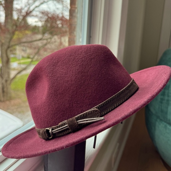 Gelso Bianco Accessories - Gelso Bianco Hat. 100% Wool+Leather Band. Size Adjustable. Color Burgundy.